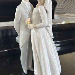 Lladro Elegant White Bride & Groom Porcelain Figurine